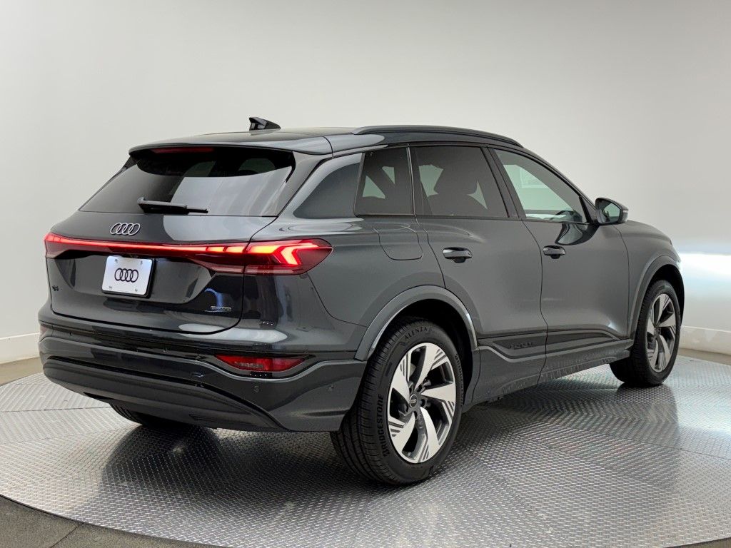 2025 Audi e-tron Premium 10