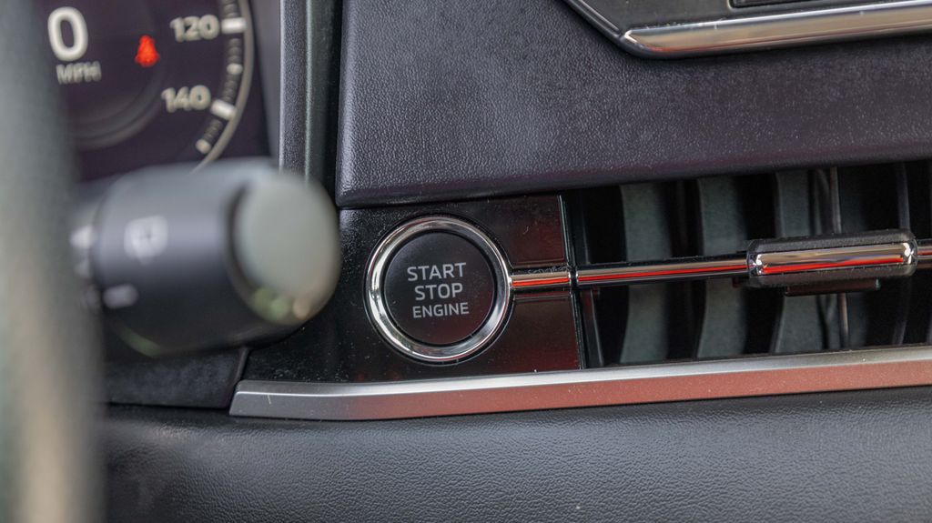 Used 2024 Mitsubishi Outlander SEL 4D Sport Utility