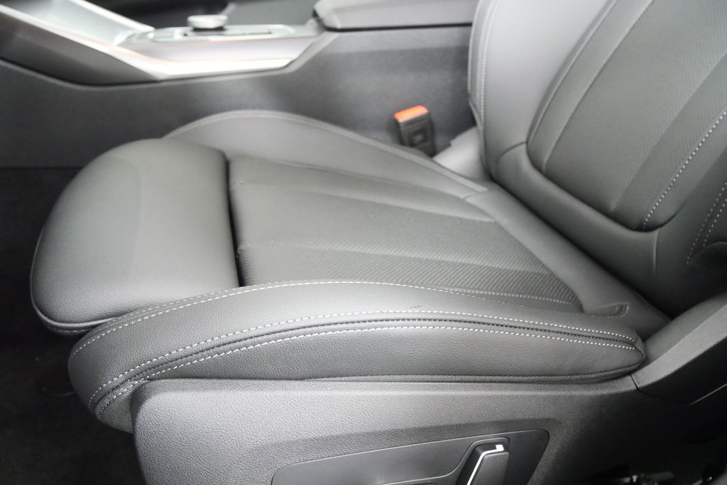 Thumbnail: 2026 BMW 3 Series - 10