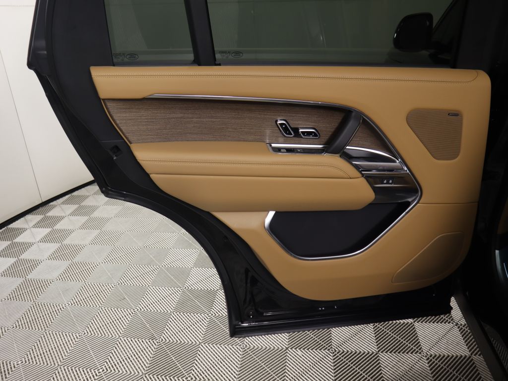 Thumbnail: 2025 Land Rover Range Rover - 28