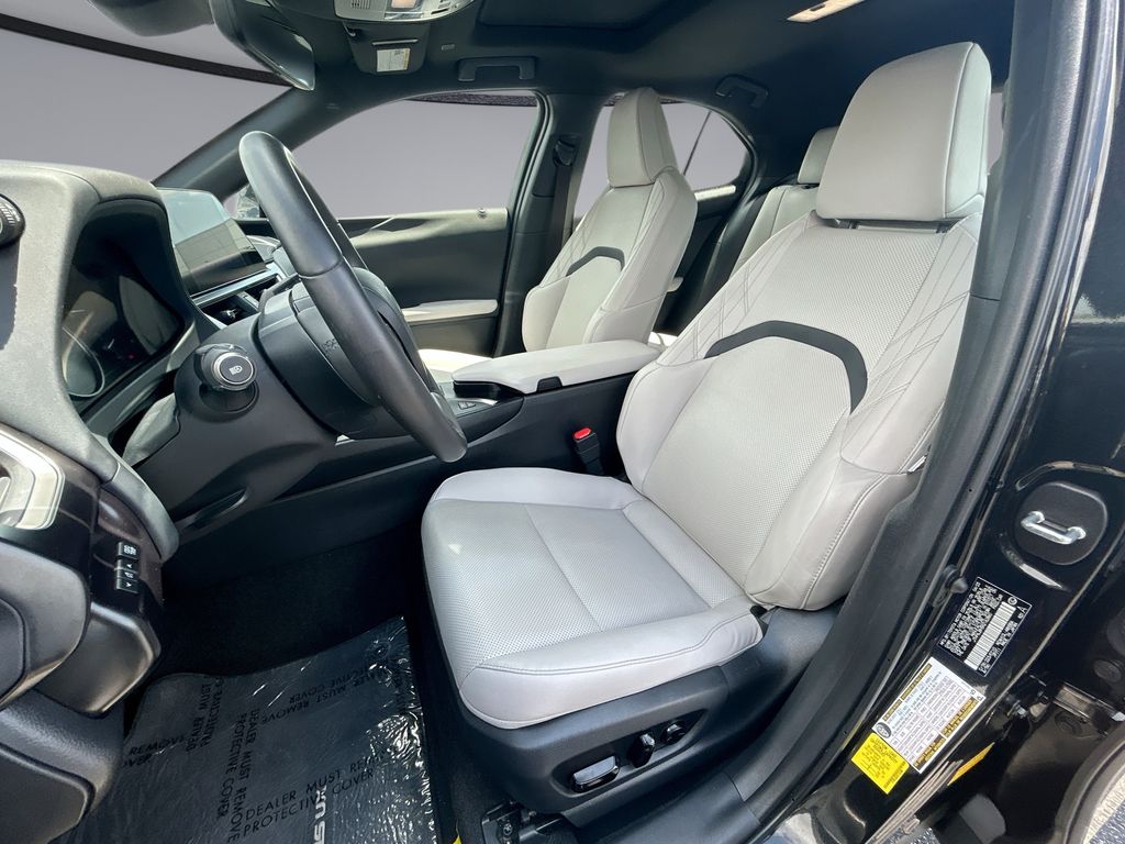 Thumbnail: 2024 Lexus UX - 23