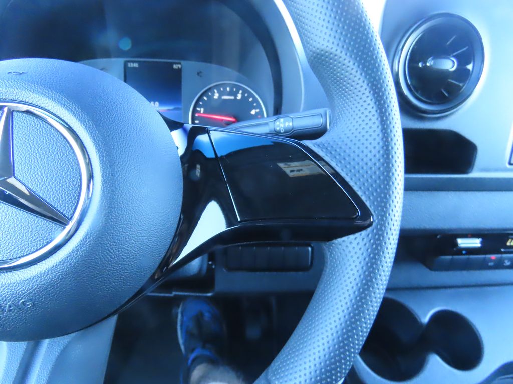 Thumbnail: 2025 Mercedes-Benz Sprinter - 13