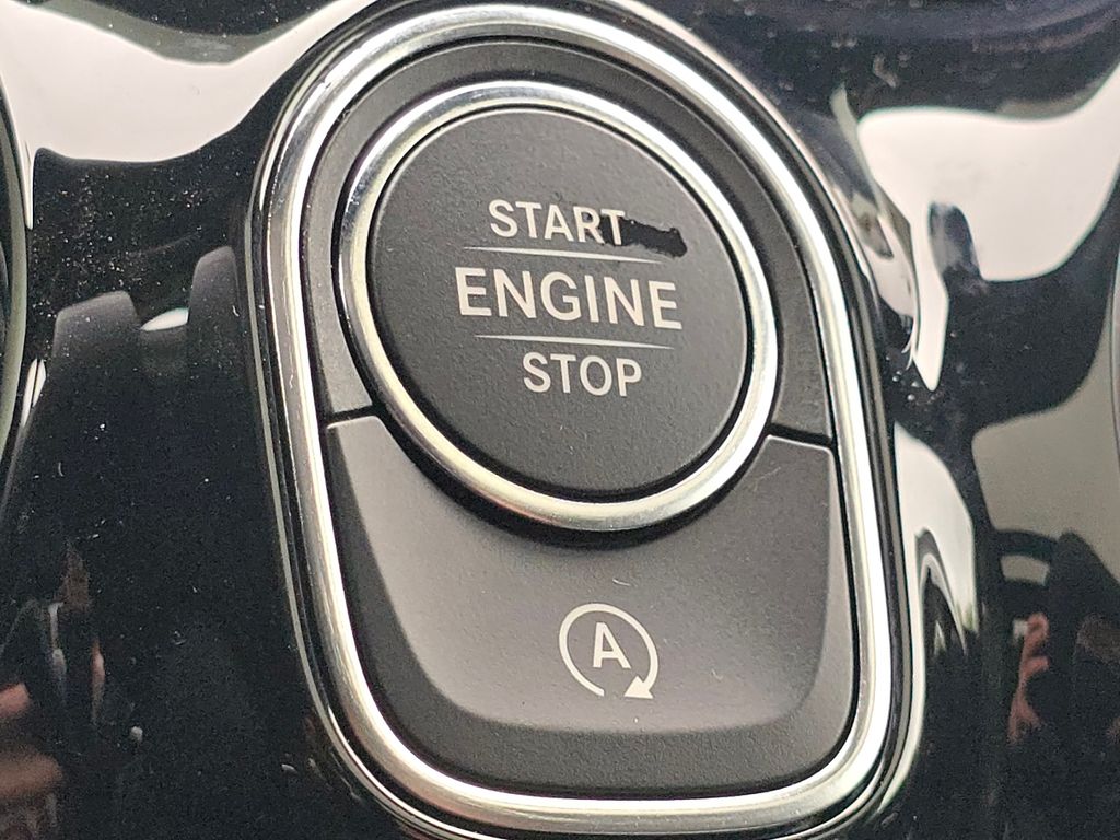 New 2026 White Mercedes-Benz GLA 250 image 37