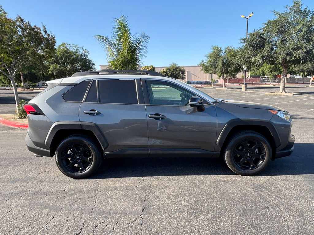 Thumbnail: 2020 Toyota RAV4 - 4