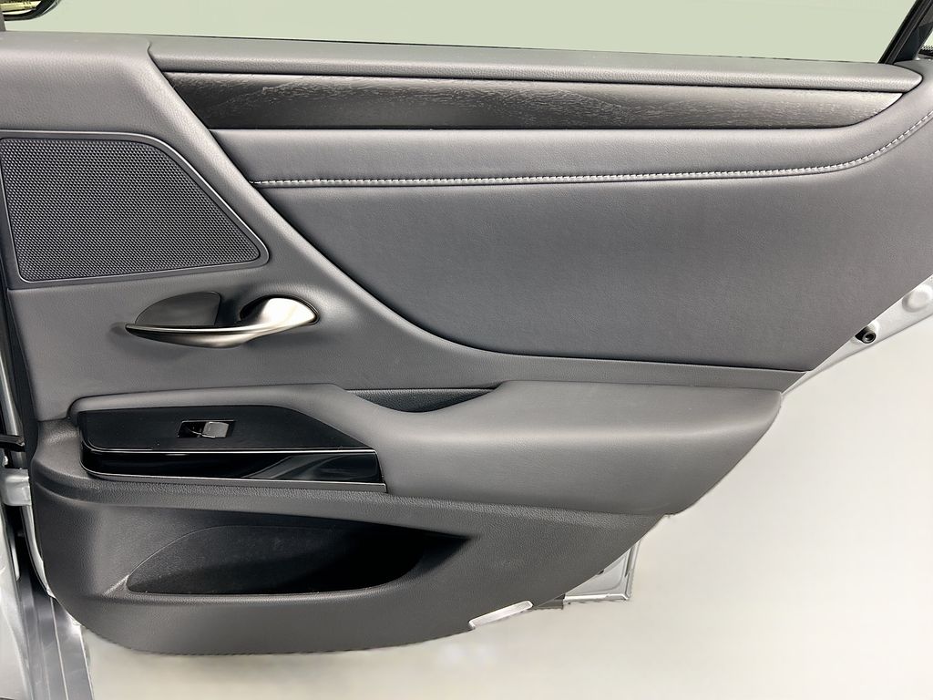 Thumbnail: 2023 Lexus ES - 28