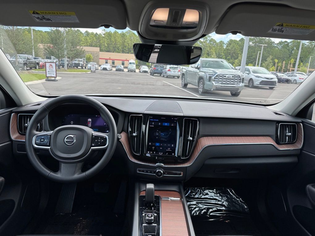 2023 Volvo XC60 B5 Plus photo 23