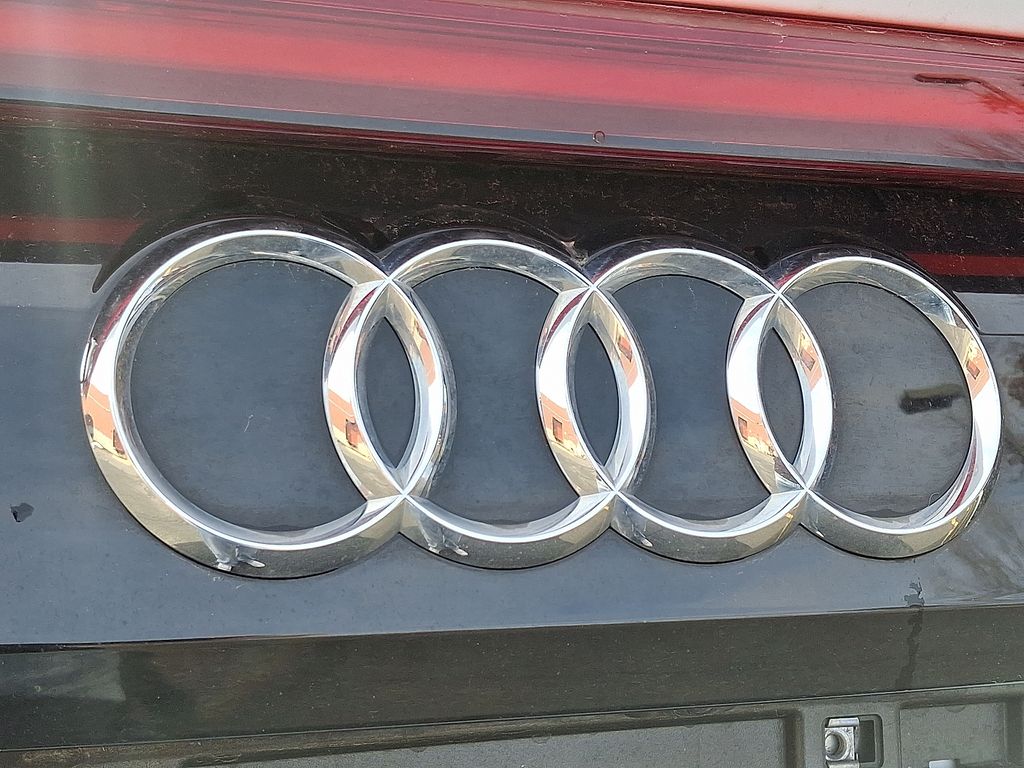 Thumbnail: 2020 Audi Q8 - 29