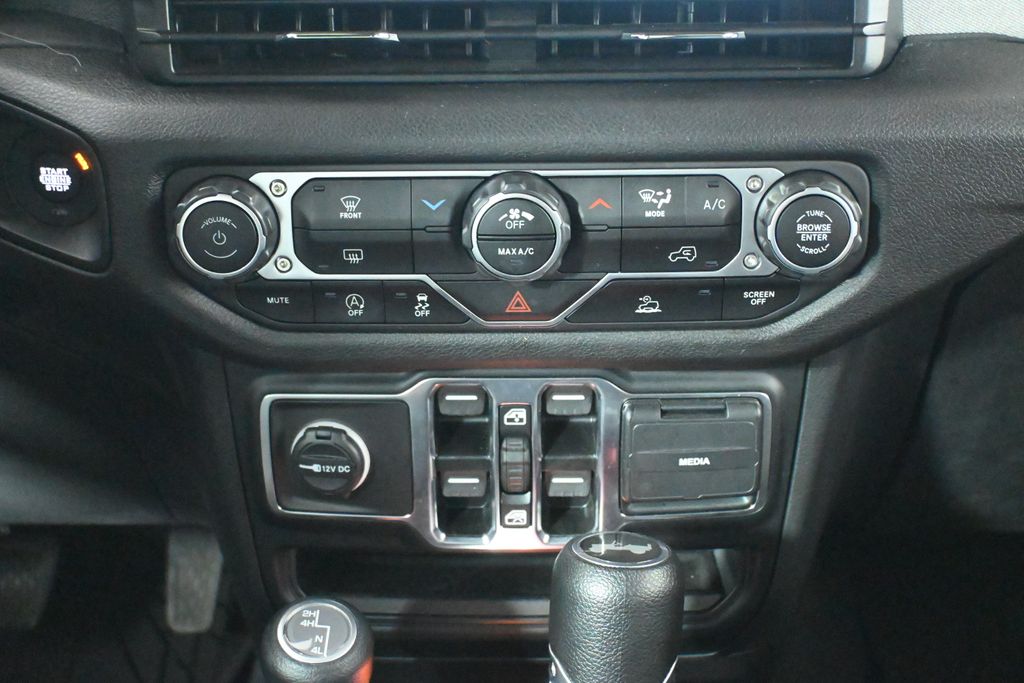 Thumbnail: 2024 Jeep Wrangler - 22