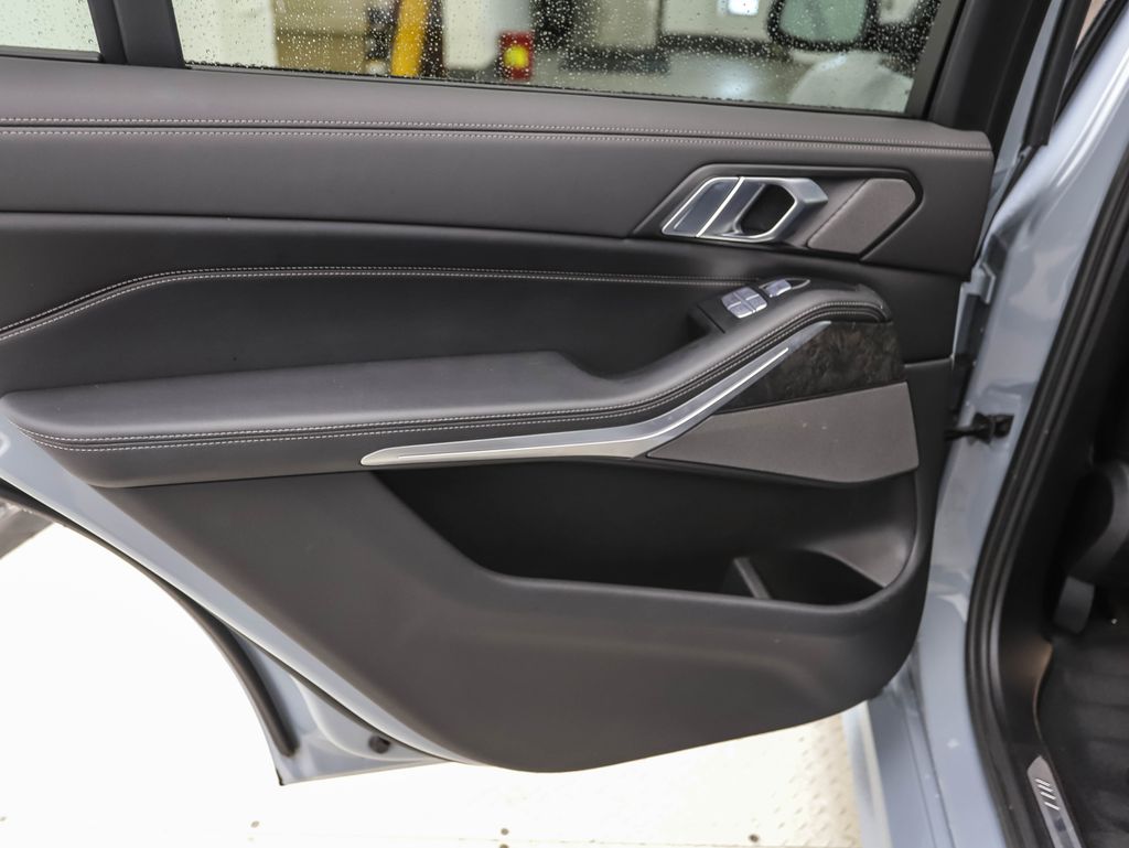 Thumbnail: 2023 BMW X7 - 18