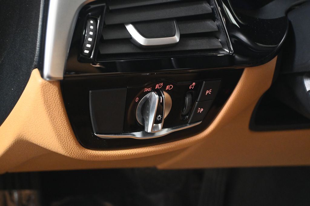 Thumbnail: 2023 BMW 5 Series - 27