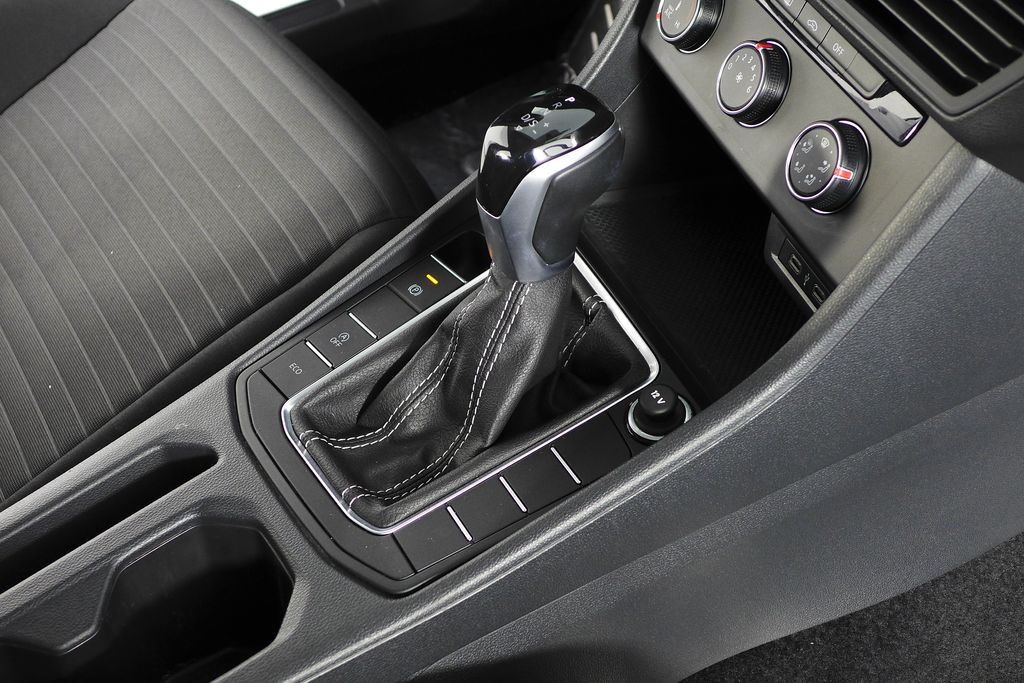 Thumbnail: 2022 Volkswagen Jetta - 15