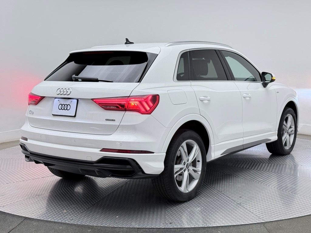 Thumbnail: 2022 Audi Q3 - 13