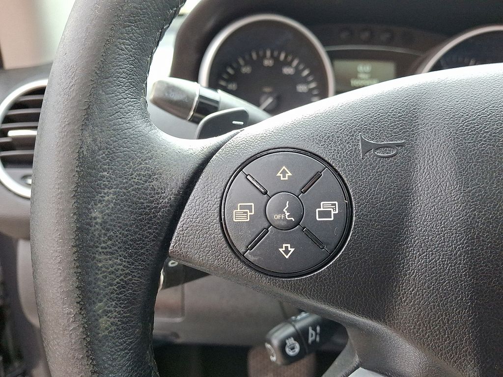 Thumbnail: 2011 Mercedes-Benz M-Class - 21