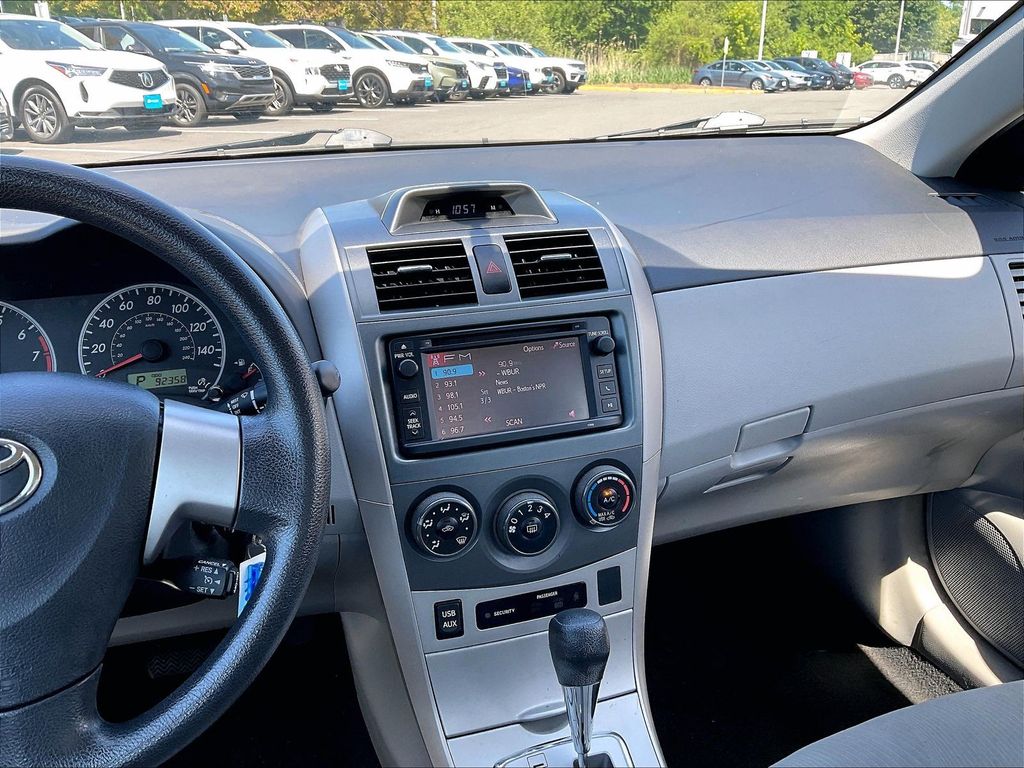 2013 Toyota Corolla — photo 18