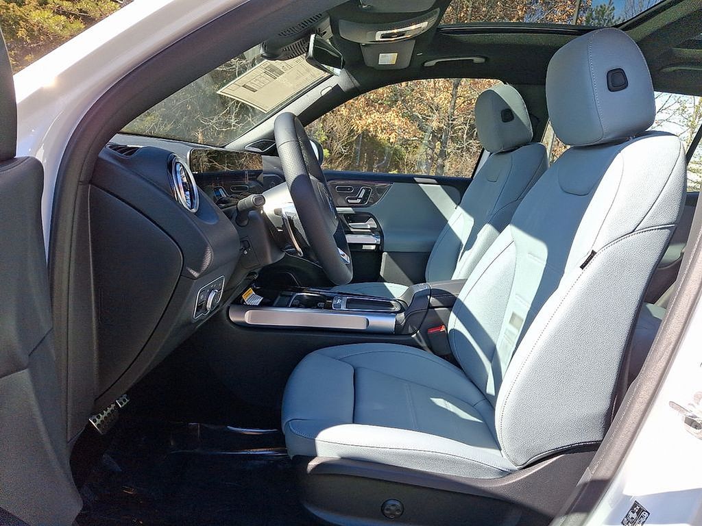 Thumbnail: 2025 Mercedes-Benz GLB - 12