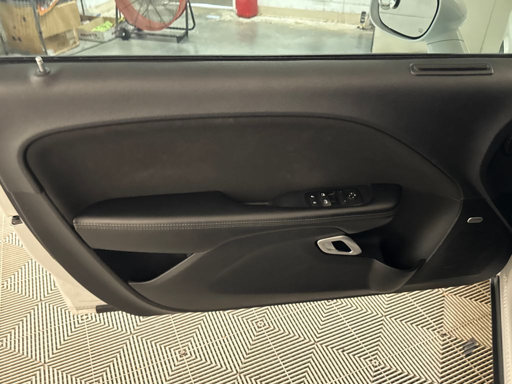 Used 2016 White Dodge SXT image 15