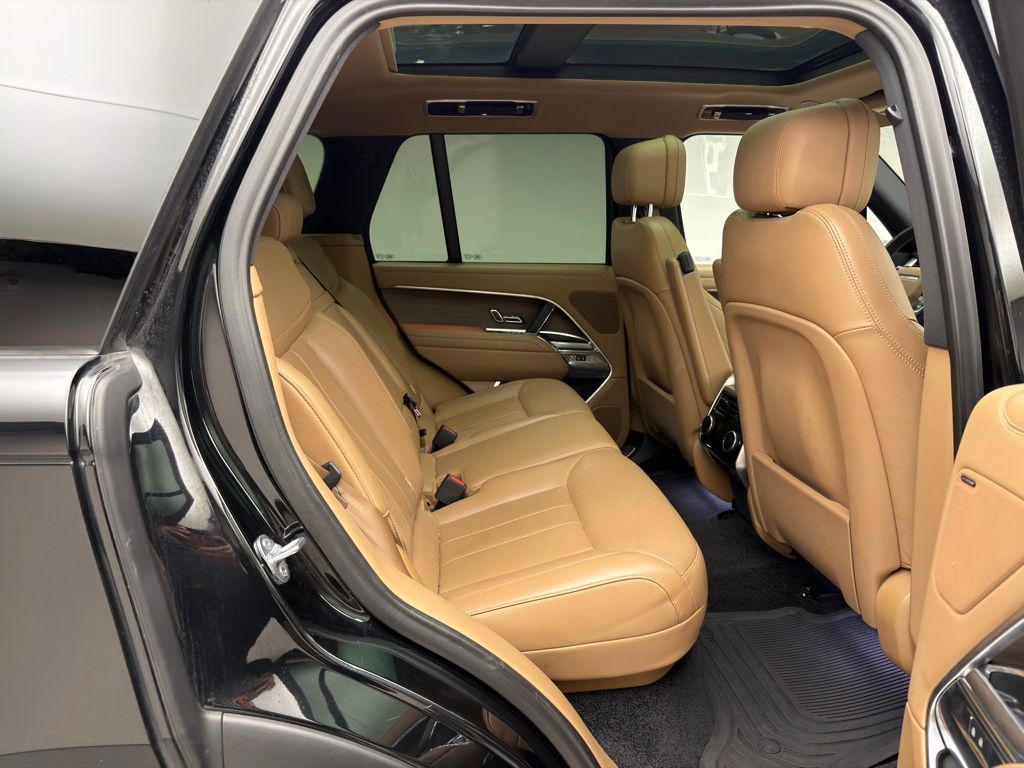 Thumbnail: 2023 Land Rover Range Rover - 7