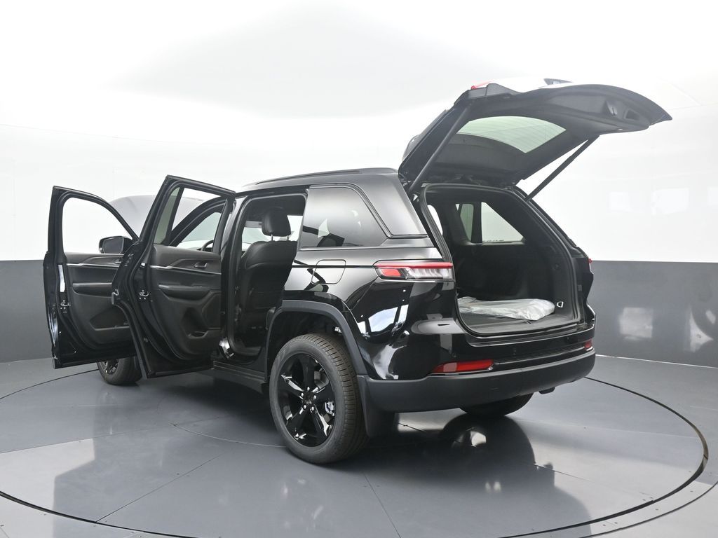 New 2025 Diamond Black Crystal Pearlcoat Jeep Limited image 72