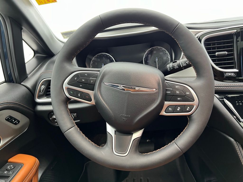 Thumbnail: 2024 Chrysler Pacifica - 25
