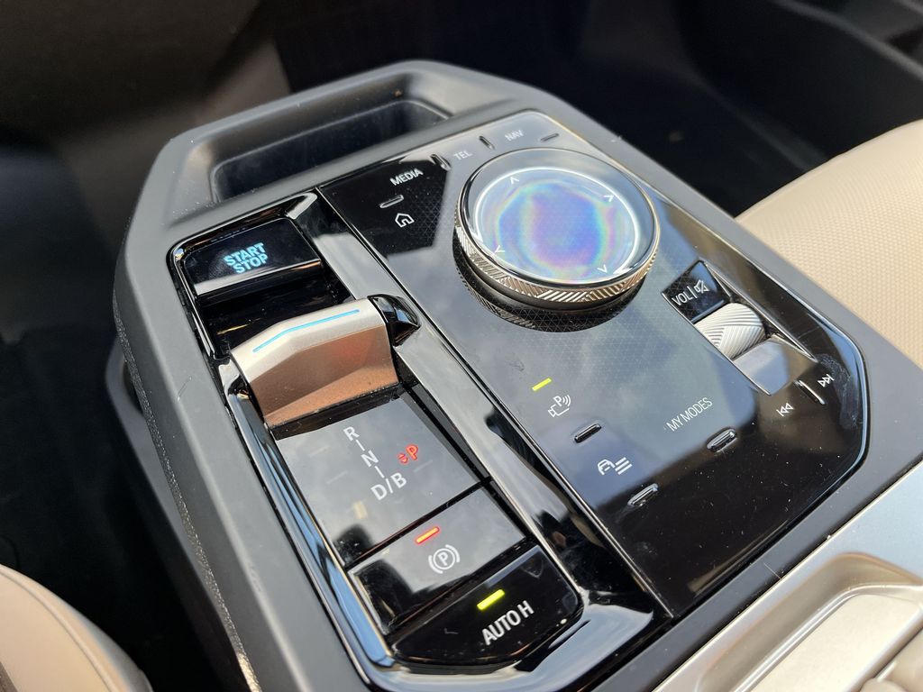 Thumbnail: 2023 BMW iX - 20