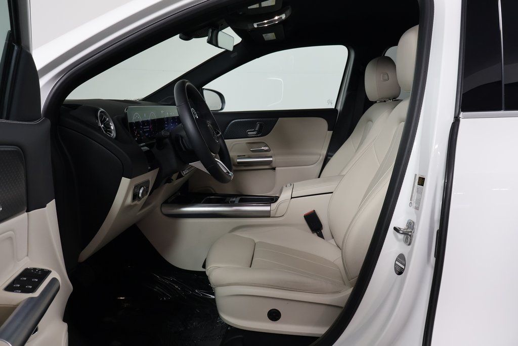 Thumbnail: 2025 Mercedes-Benz GLA - 10