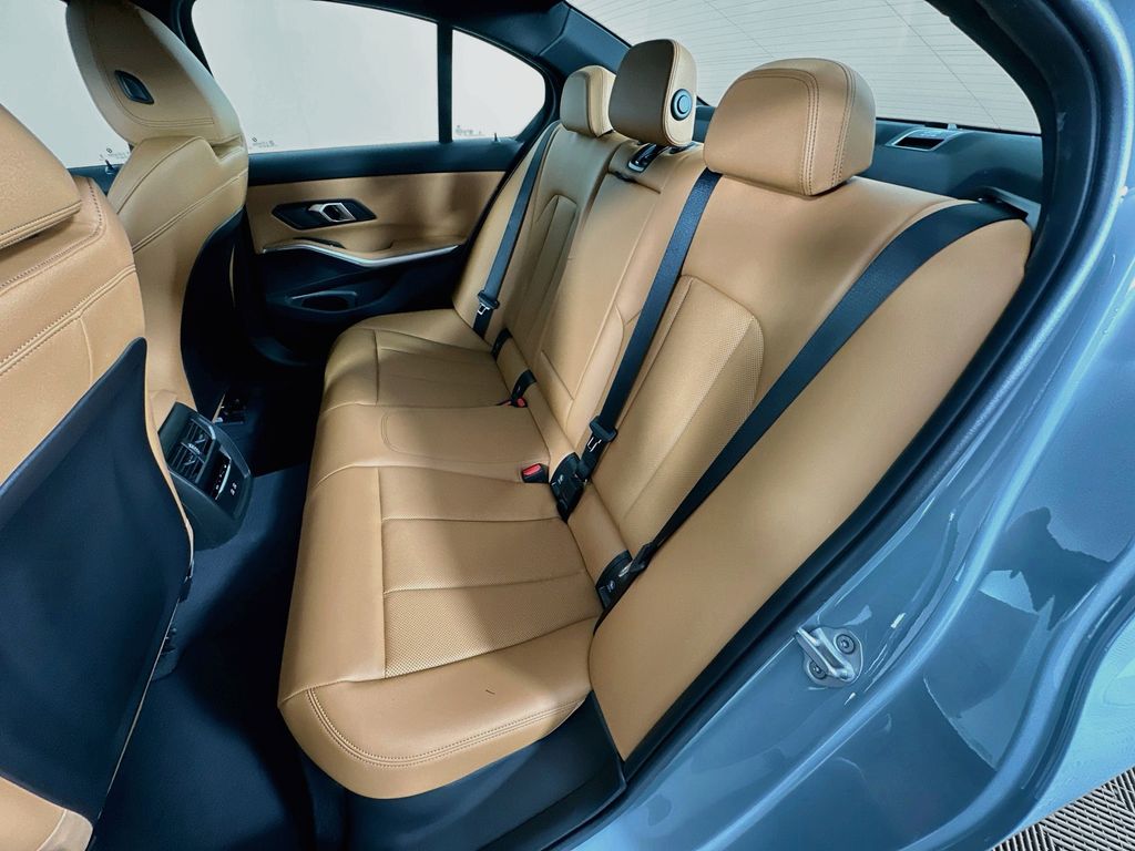 Thumbnail: 2026 BMW 3 Series - 17
