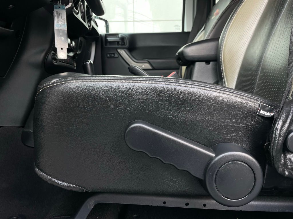 Thumbnail: 2018 Jeep Wrangler - 23