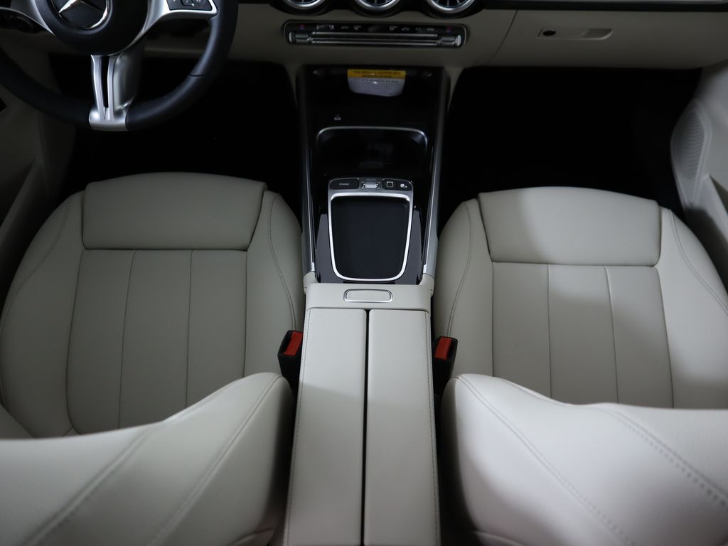 Thumbnail: 2025 Mercedes-Benz GLB - 16