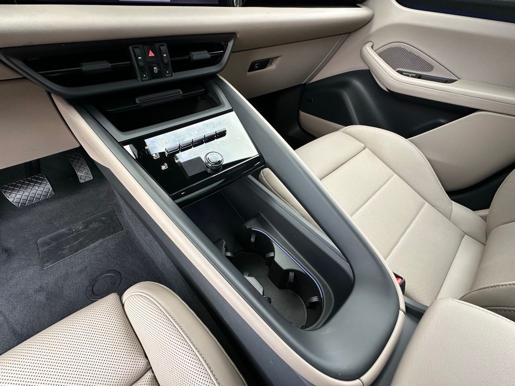 Thumbnail: 2025 Porsche Macan - 26