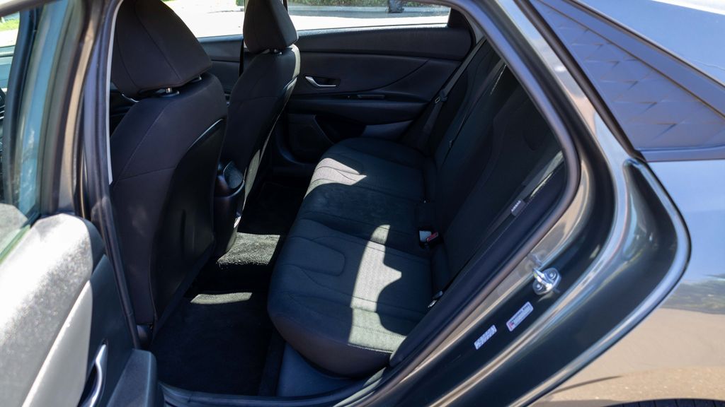 Used 2024 Hyundai Elantra SE 4D Sedan