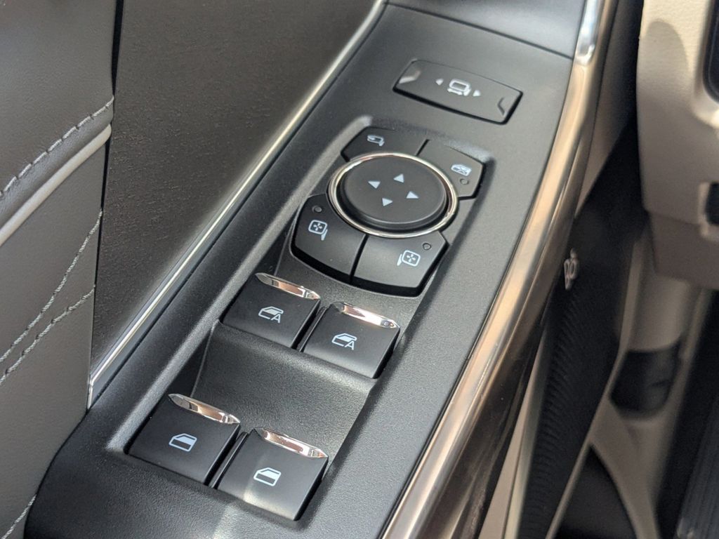 2025 Ford F-250 Super Duty Platinum