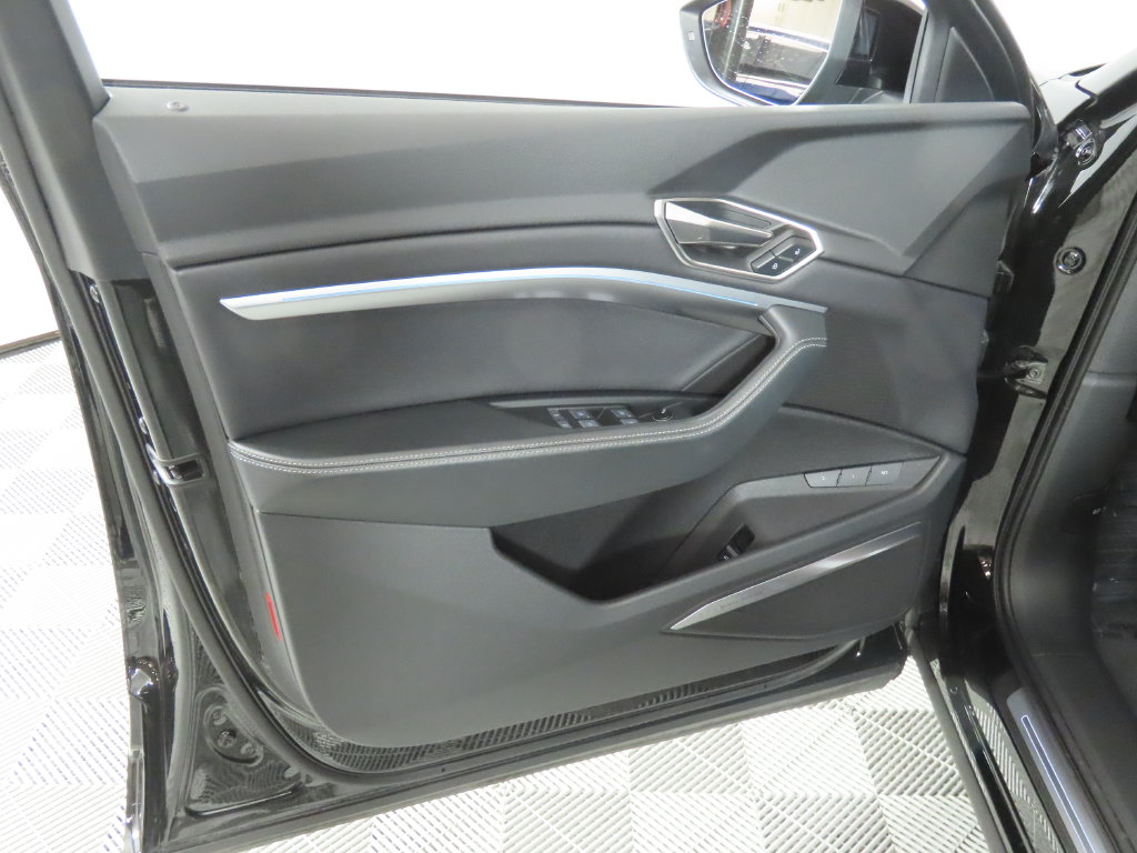 Thumbnail: 2024 Audi Q8 e-tron - 28