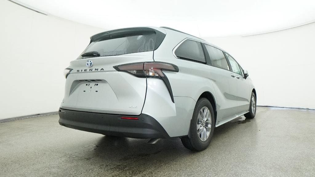 Thumbnail: 2025 Toyota Sienna - 15