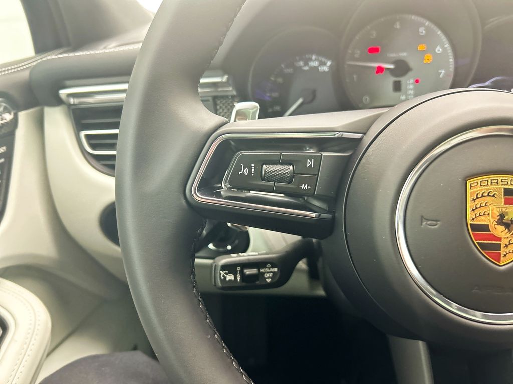 Thumbnail: 2026 Porsche Macan - 14