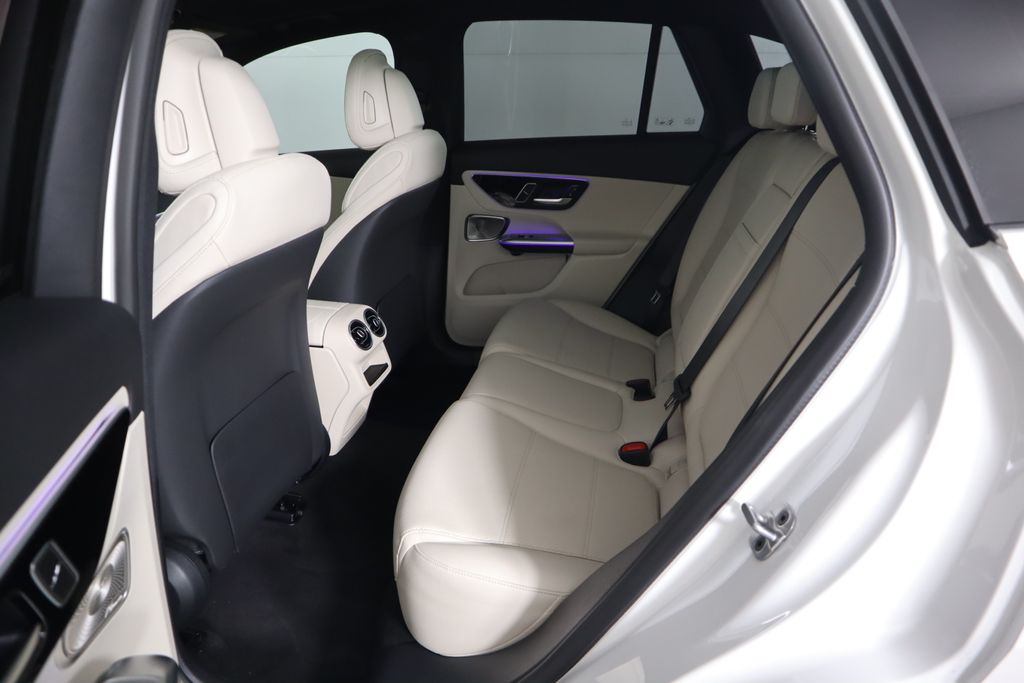 2025 Mercedes-Benz GLC 300 23