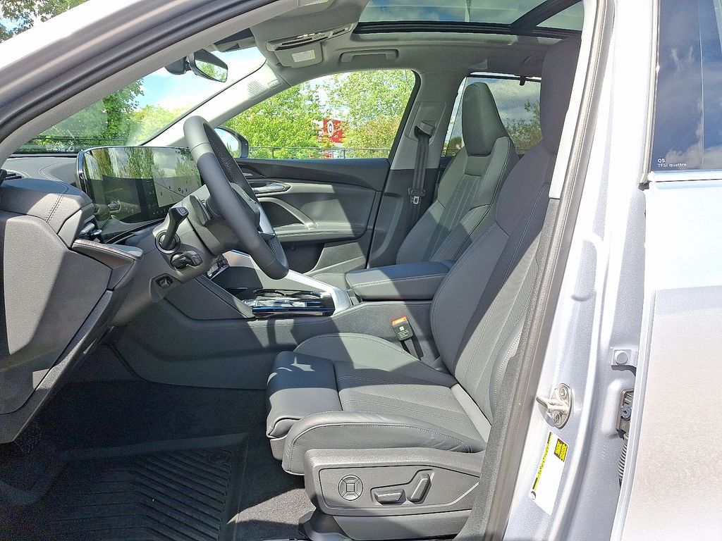 Thumbnail: 2025 Audi Q5 - 6