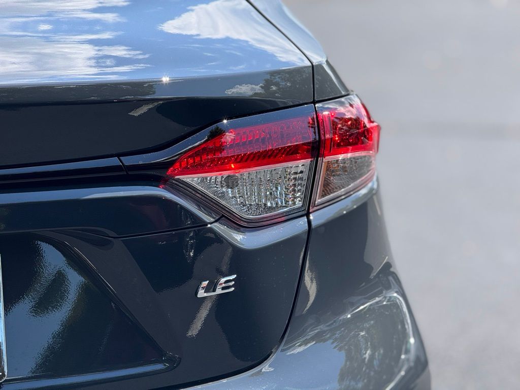 2025 Toyota Corolla LE photo 9