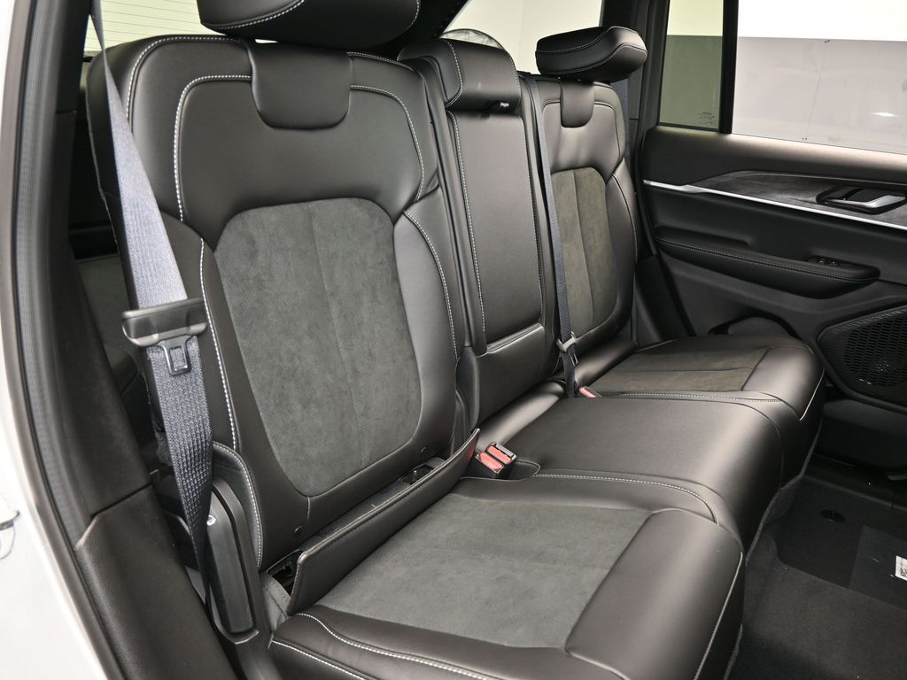New 2026 Silver Zynith Jeep Laredo image 33