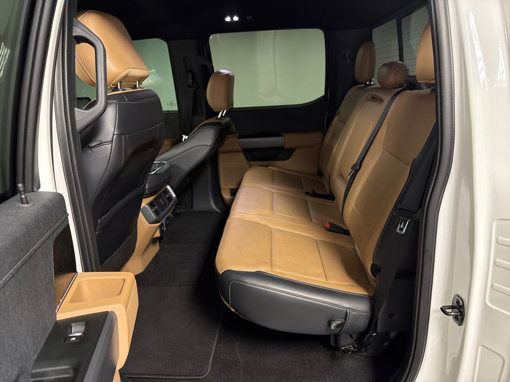 2021 Oxford White Ford F-150 Lariat 4X4 Truck