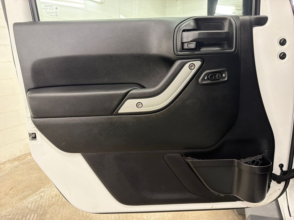 Used 2018 White Jeep Unlimited Sahara image 15