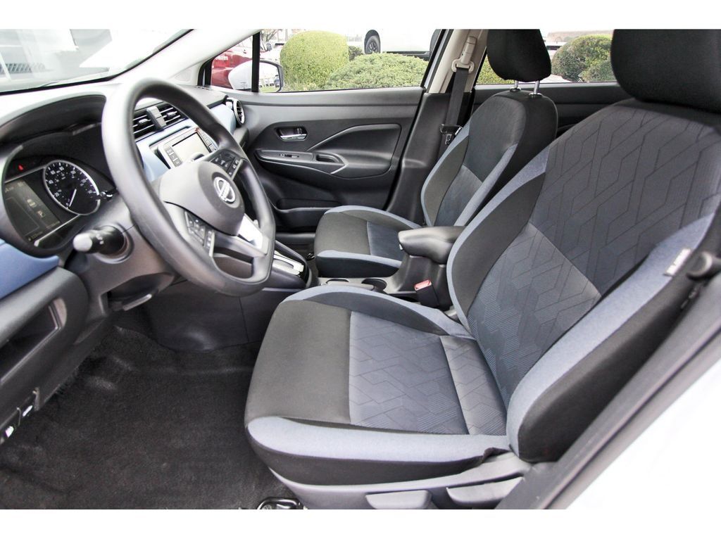 2025 Nissan Versa 1.6 SV - 5