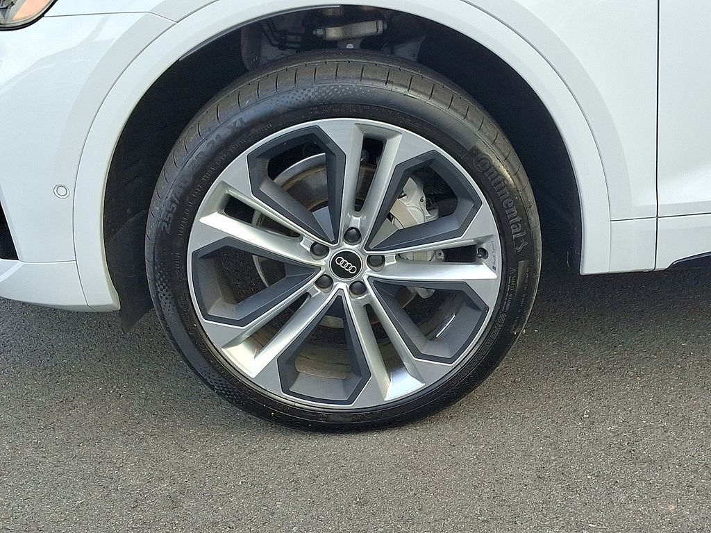 Thumbnail: 2023 Audi Q5 - 8