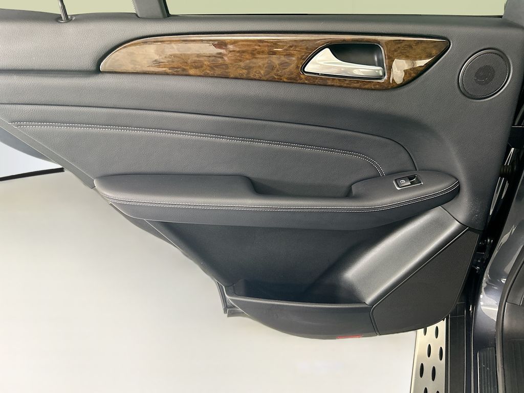 Thumbnail: 2012 Mercedes-Benz M-Class - 25