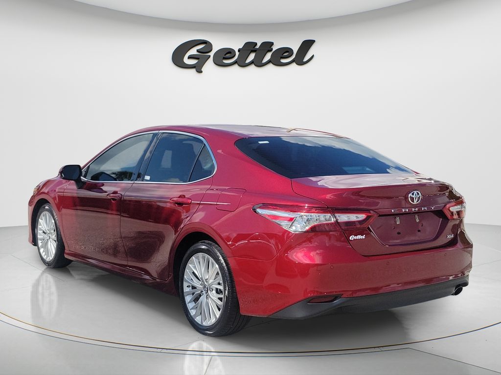 Used 2018 Red Toyota XLE image 7