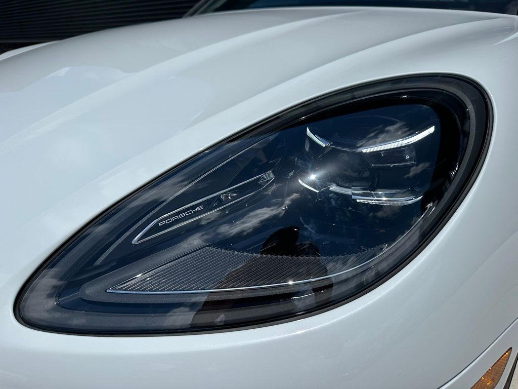 2025 Porsche Macan  12