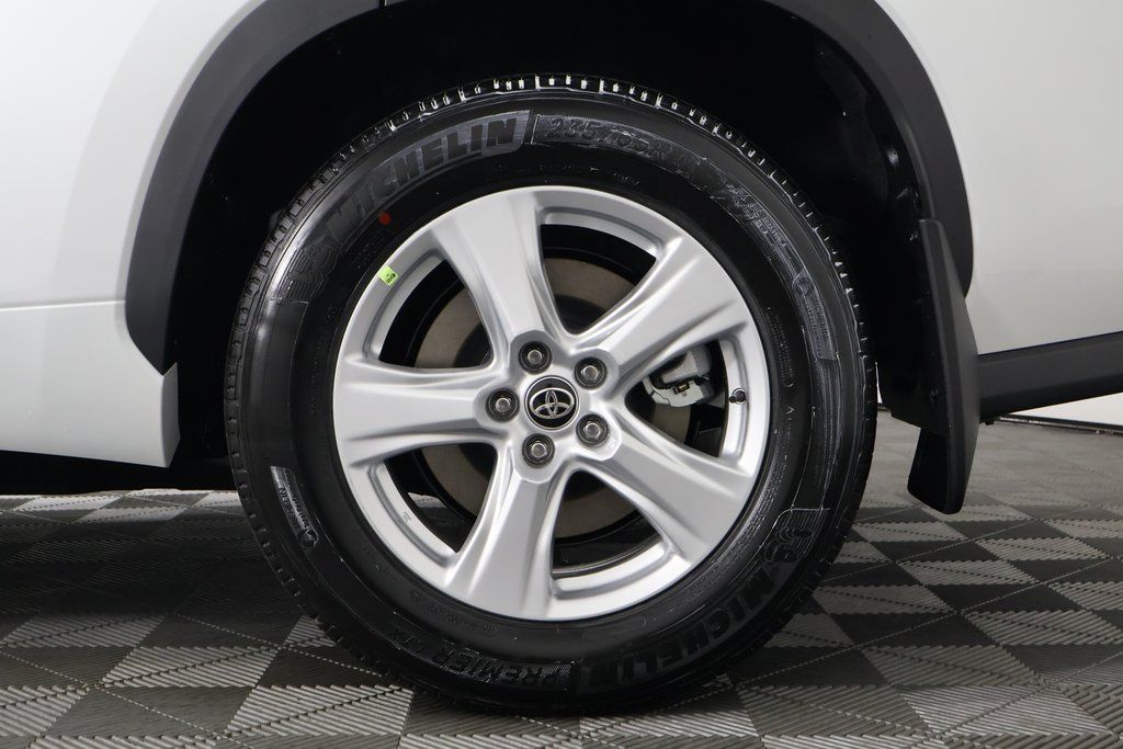 Thumbnail: 2025 Toyota Highlander - 11