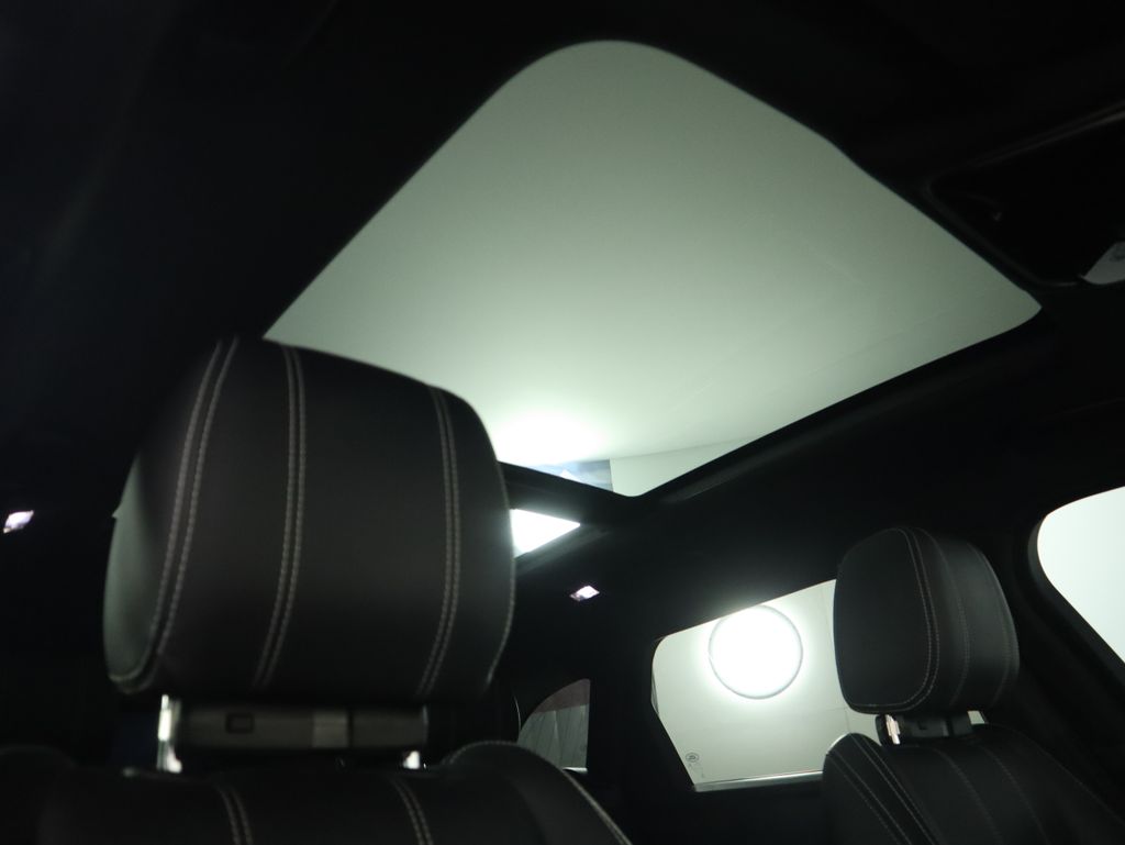 Thumbnail: 2020 Land Rover Range Rover Velar - 18