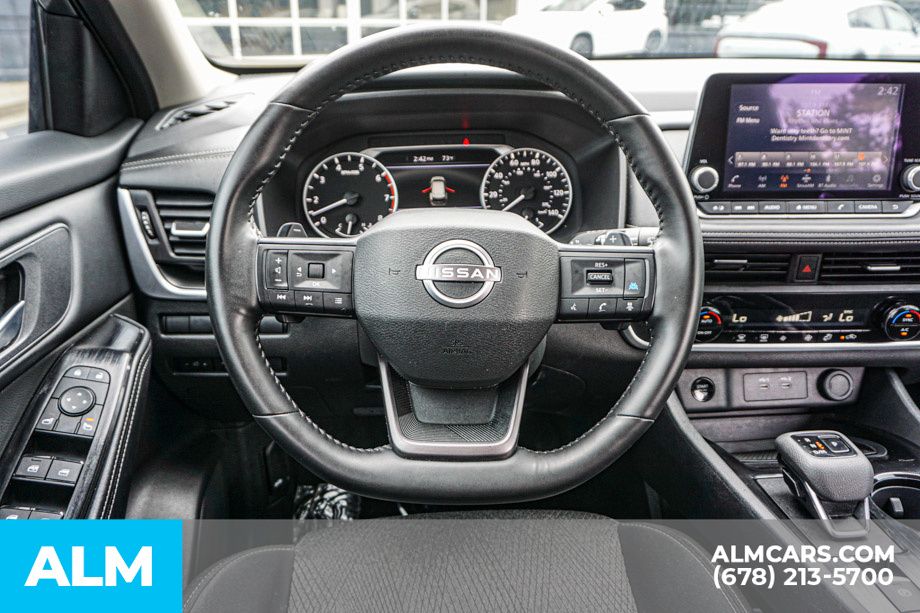 Used 2025 Gray Nissan SV image 27