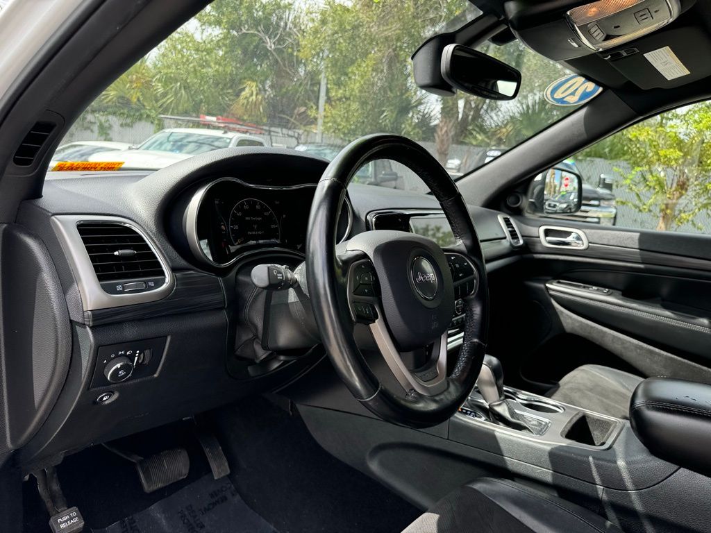 2020 Jeep Grand Cherokee Altitude 32