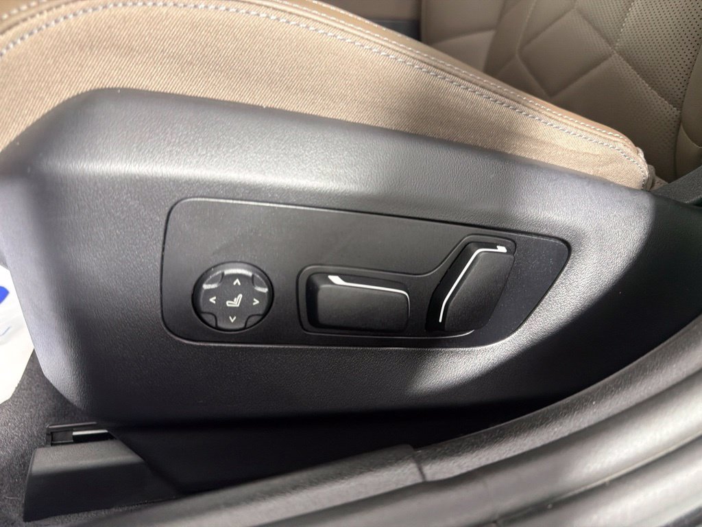 Thumbnail: 2024 BMW 5 Series - 25